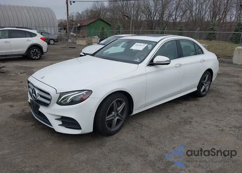 2017 Mercedes-Benz E 300 4Matic z USA, uszkodzony, nr VIN WDDZF4KBXHA014852